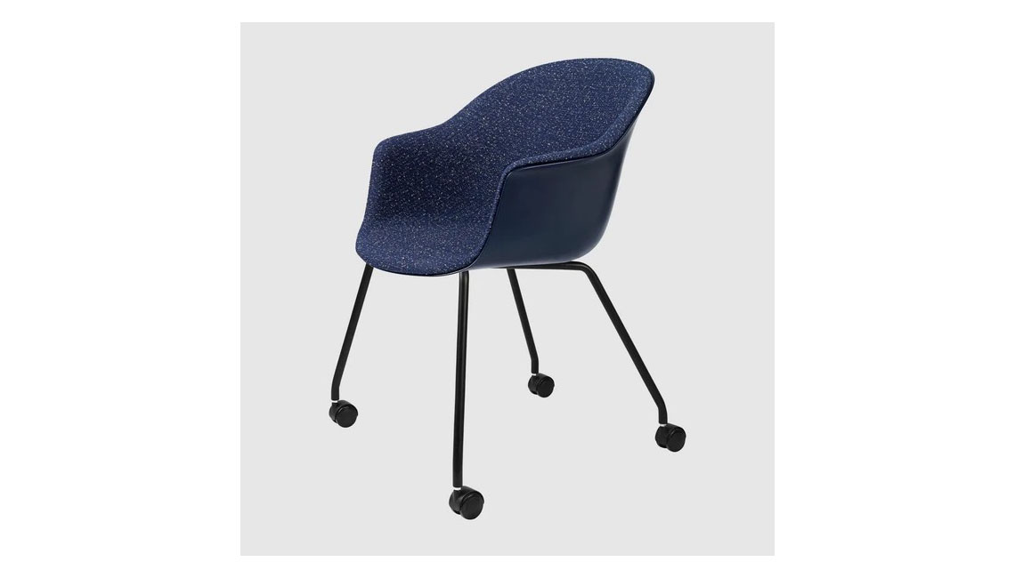 GUBIBat Meeting Chair - Front Upholstered. 4 Legs W. Castors书椅